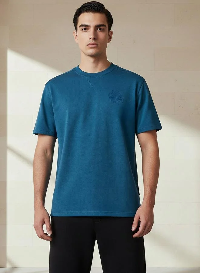 لي كوبر Lee Cooper Men Regular Fit Crew Neck Short Sleeves Embroidered T-shirt